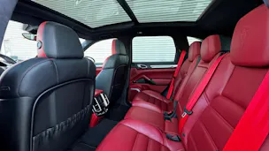 PORSCHE CAYENNE TURBO S BLACK l 551 PS