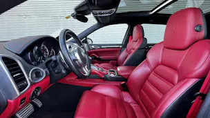 PORSCHE CAYENNE TURBO S BLACK l 551 PS