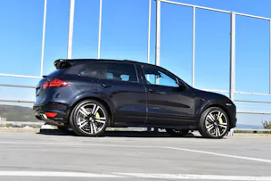 PORSCHE CAYENNE TURBO S BLACK l 551 PS