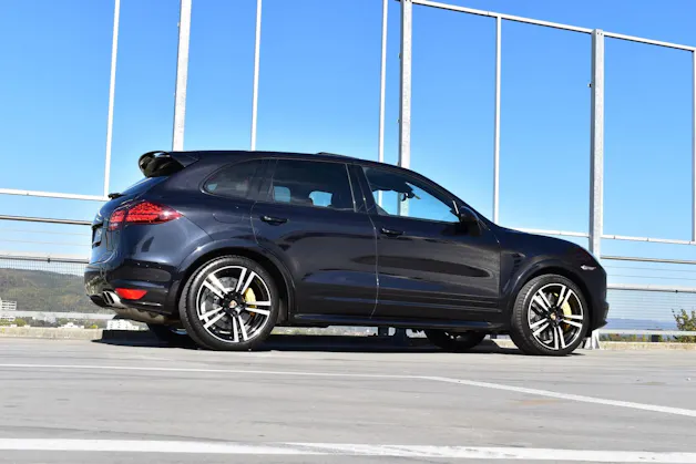 PORSCHE CAYENNE TURBO S BLACK l 551 PS