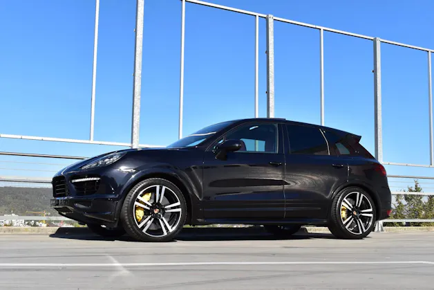 PORSCHE CAYENNE TURBO S BLACK l 551 PS