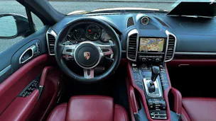 PORSCHE CAYENNE TURBO S BLACK l 551 PS