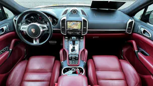 PORSCHE CAYENNE TURBO S BLACK l 551 PS