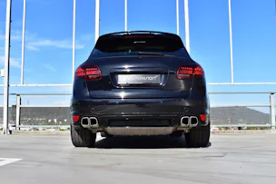 PORSCHE CAYENNE TURBO S BLACK l 551 PS