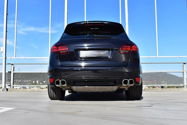 PORSCHE CAYENNE TURBO S BLACK l 551 PS