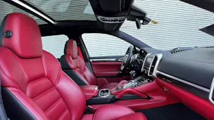 PORSCHE CAYENNE TURBO S BLACK l 551 PS
