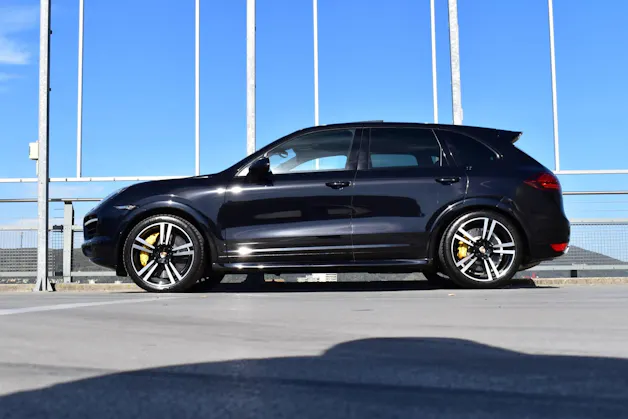PORSCHE CAYENNE TURBO S BLACK l 551 PS