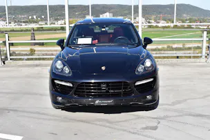 PORSCHE CAYENNE TURBO S BLACK l 551 PS