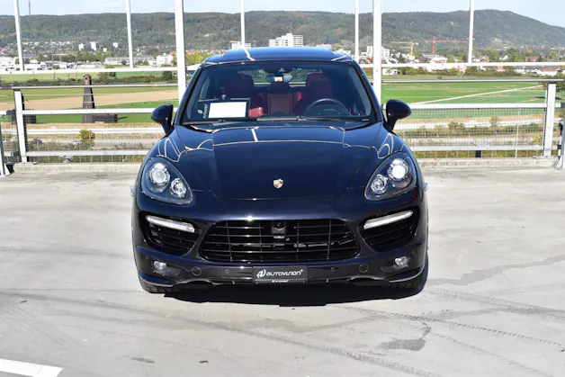 PORSCHE CAYENNE TURBO S BLACK l 551 PS