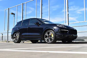 PORSCHE CAYENNE TURBO S BLACK l 551 PS