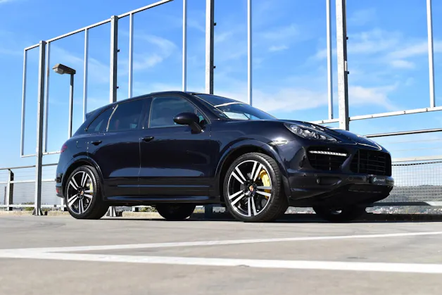 PORSCHE CAYENNE TURBO S BLACK l 551 PS