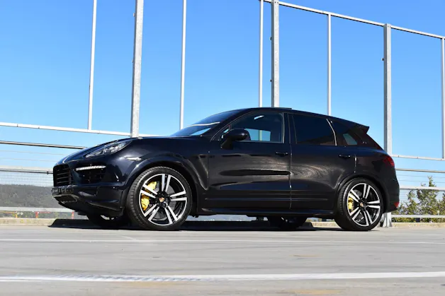 PORSCHE CAYENNE TURBO S BLACK l 551 PS