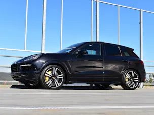PORSCHE CAYENNE TURBO S BLACK l 551 PS