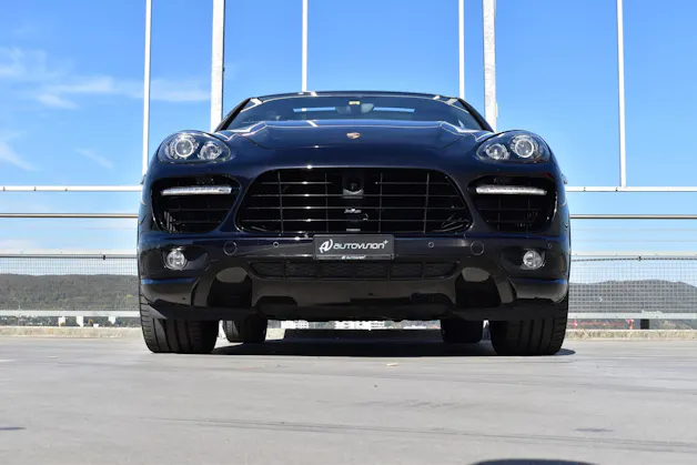 PORSCHE CAYENNE TURBO S BLACK l 551 PS