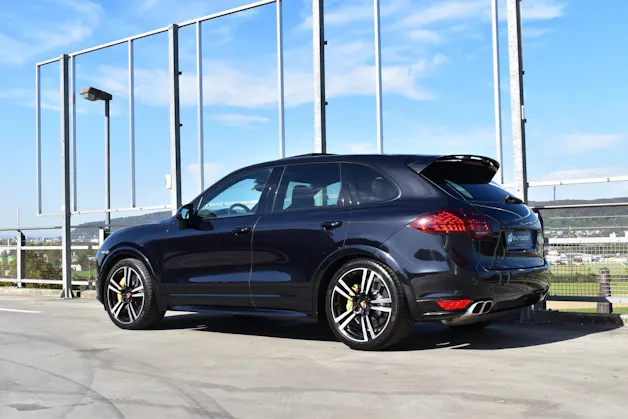 PORSCHE CAYENNE TURBO S BLACK l 551 PS