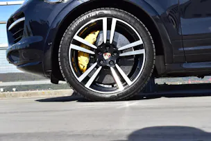 PORSCHE CAYENNE TURBO S BLACK l 551 PS