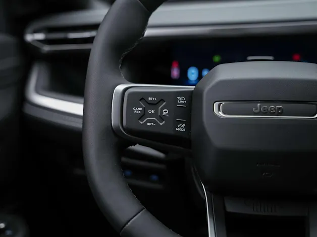 JEEP Compass 1.2 T e-Hybrid First Edition *SOFORT Verfügbar*Werksgarantie*Matrix-LED*Lenkradheizung*