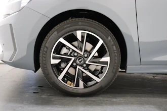 https://vehicle.imgix.net/4469183/bcb8200c-ab2d-402d-af59-1f5d87e5a2ff.JPG