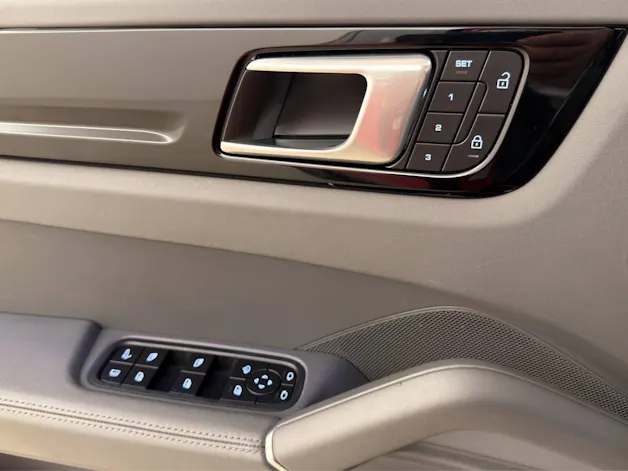 PORSCHE Cayenne E-Hybrid