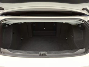 https://vehicle.imgix.net/4469444/f56ba289-ccb0-4808-9be2-01e5875ba259.jpg