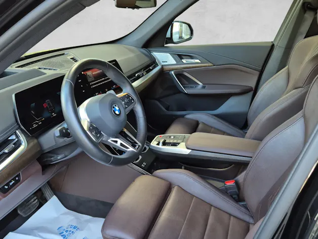 BMW X1 U11 23i xDrive paddles