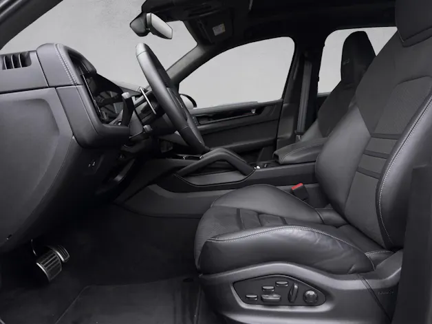 PORSCHE Cayenne GTS