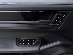 PORSCHE Cayenne GTS