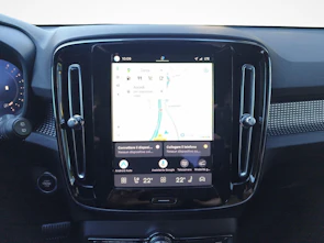 Fahrzeugbild VOLVO XC40 2.0 B3 MH Core - Pneumatici invernali inclusi