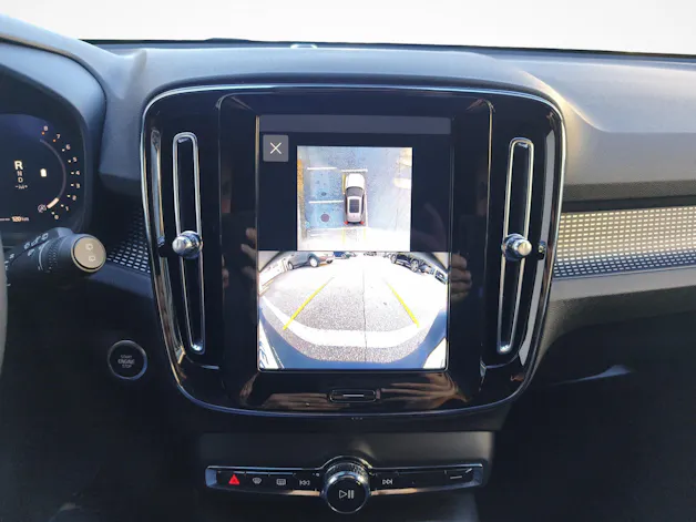 VOLVO XC40 2.0 B3 MH Core - Pneumatici invernali inclusi