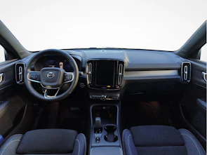 Fahrzeugbild VOLVO XC40 2.0 B3 MH Core - Pneumatici invernali inclusi