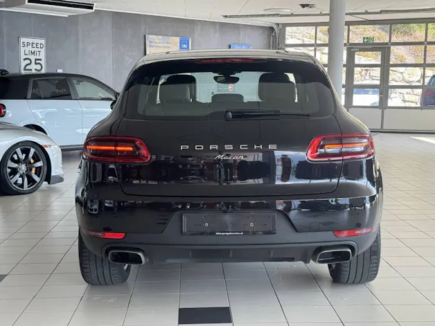 PORSCHE Macan 2.0