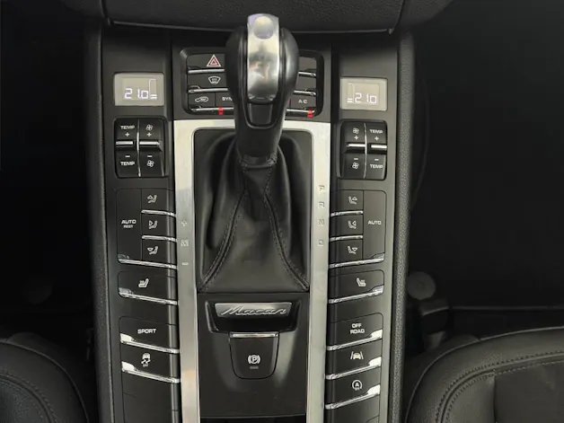 PORSCHE Macan 2.0