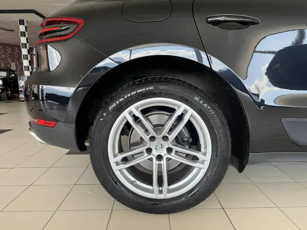 PORSCHE Macan 2.0