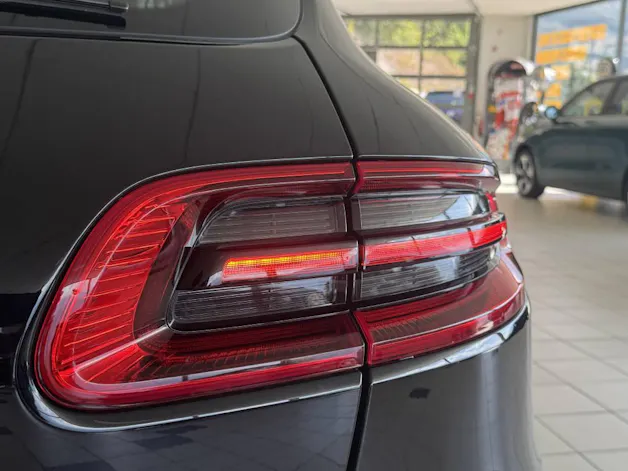 PORSCHE Macan 2.0