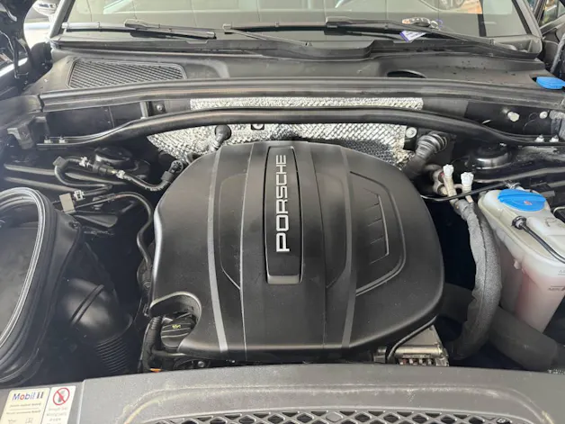 PORSCHE Macan 2.0
