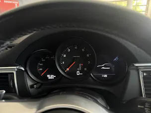 PORSCHE Macan 2.0