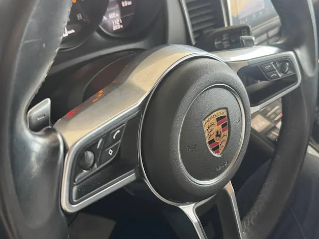 PORSCHE Macan 2.0