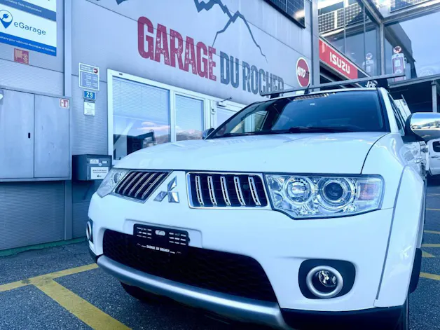 Mitsubishi L200 D-Cab pick-up 2.5 DID HP 178 4x4 Intense