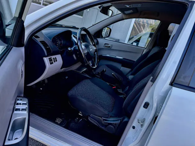 Mitsubishi L200 D-Cab pick-up 2.5 DID HP 178 4x4 Intense