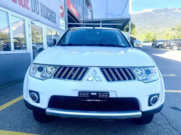 Mitsubishi L200 D-Cab pick-up 2.5 DID HP 178 4x4 Intense