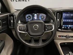VOLVO XC40 2.0 T5 Momentum AWD