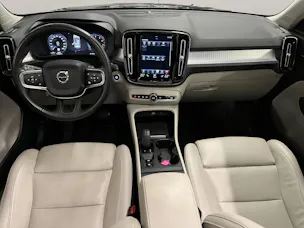 VOLVO XC40 2.0 T5 Momentum AWD