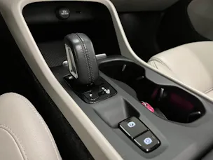 VOLVO XC40 2.0 T5 Momentum AWD