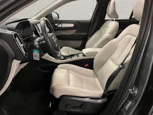 VOLVO XC40 2.0 T5 Momentum AWD