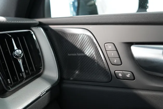 VOLVO XC60 2.0 B5 MH Ultra Black Edition AWD