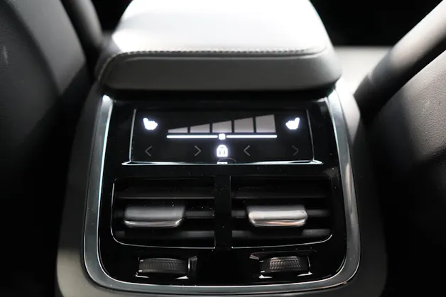VOLVO XC60 2.0 B5 MH Ultra Black Edition AWD