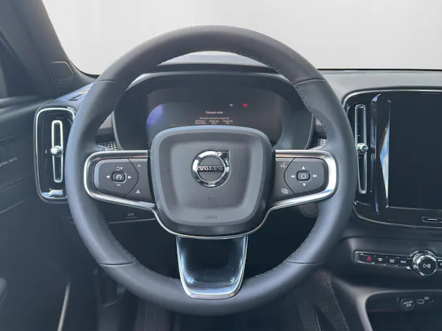 VOLVO EX40 Twin Black Edition AWD