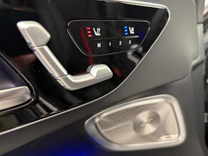 https://vehicle.imgix.net/4470295/f95c17a7-1c67-4e7d-bb79-e9cb31fb35f7.jpg