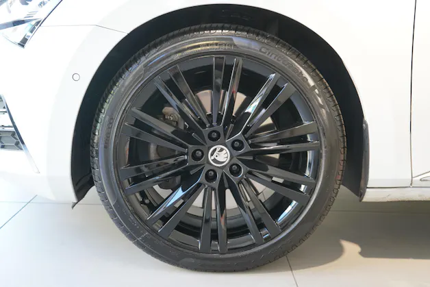 SKODA Superb Combi 2.0 TSI L & K 4x4 DSG