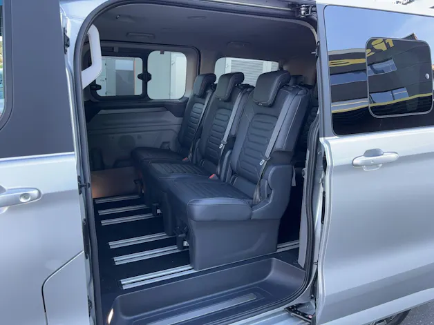 FORD Tourneo Custom Bus 320 L1 2.0 EcoBlue 136 PS Titanium AUTOMAT